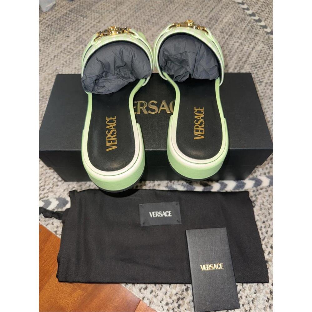 BNWT Versace La Medusa Women’s Flats Mint White Size 39.5 US 9.5 $900 - Picture 4 of 5